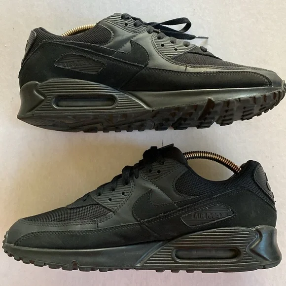 NIKE AIRMAX Men’s Triple Black Sneakers CN8490-003 Size 11.5 US - Picture 5 of 9